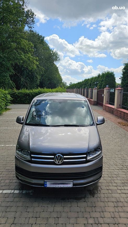 Volkswagen Multivan 2018 бежевый - фото 2