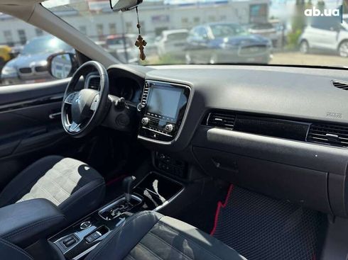Mitsubishi Outlander 2020 - фото 23
