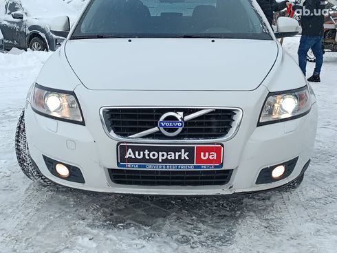 Volvo S40 2010 белый - фото 17