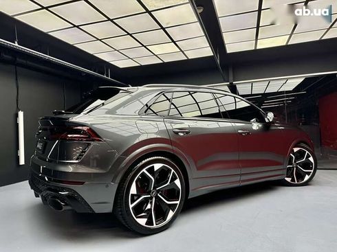 Audi RS Q8 2021 - фото 20
