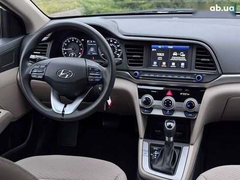 Hyundai Elantra 2019 - фото 17