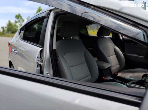 Hyundai Elantra 2016 - фото 29