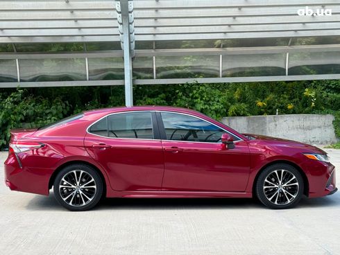 Toyota Camry 2018 красный - фото 4