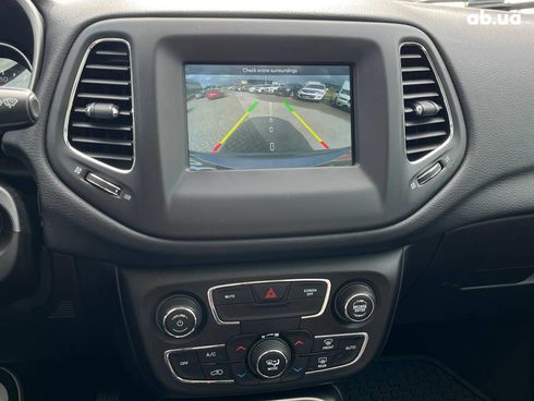 Jeep Compass 2018 серый - фото 30