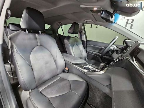 Toyota Camry 2022 - фото 9