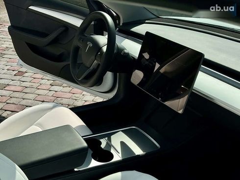 Tesla Model 3 2022 - фото 2