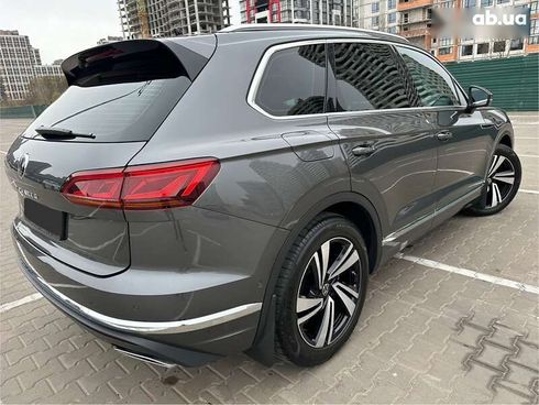Volkswagen Touareg 2022 - фото 28