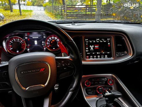Dodge Challenger 2022 черный - фото 24