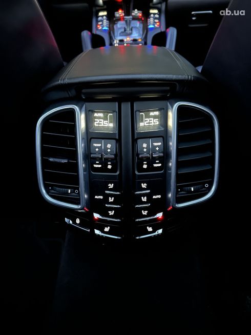 Porsche Cayenne 2012 белый - фото 12