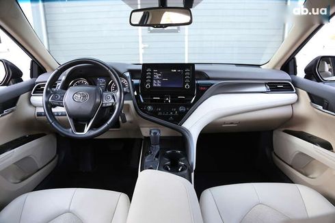 Toyota Camry 2021 - фото 15