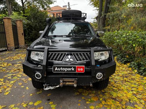 Mitsubishi Pajero Sport 2010 черный - фото 2
