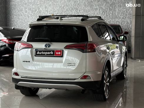 Toyota RAV4 2015 белый - фото 15