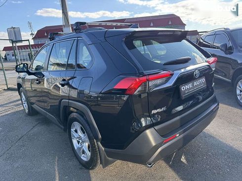 Toyota RAV4 2021 - фото 10