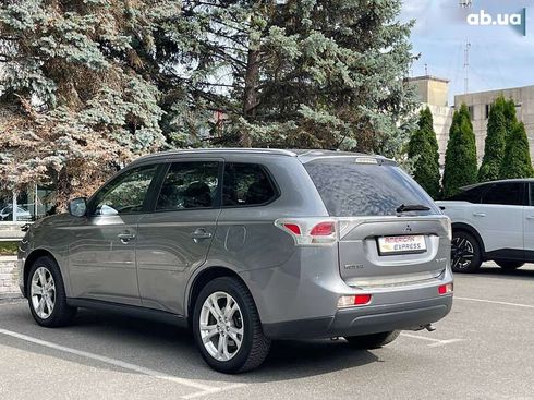 Mitsubishi Outlander 2013 - фото 6