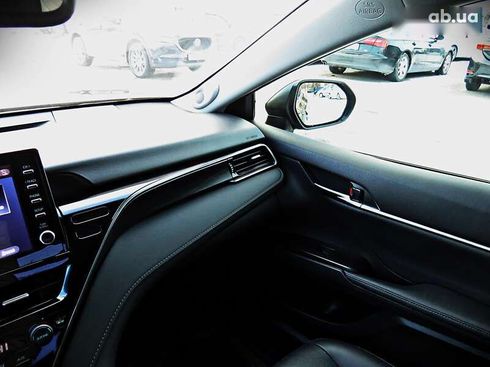 Toyota Camry 2021 - фото 19