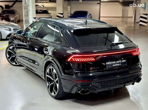 Audi RS Q8 2023 - фото 28