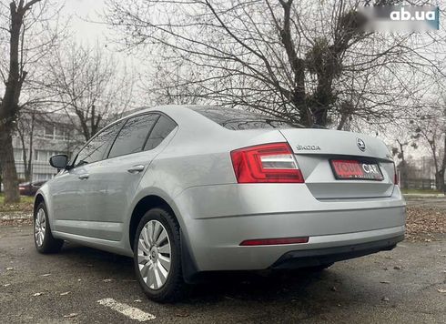 Skoda Octavia 2017 - фото 3