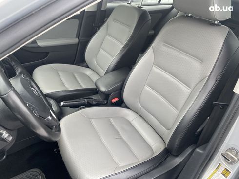 Volkswagen Jetta 2014 серебристый - фото 4