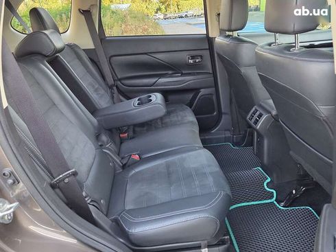 Mitsubishi Outlander 2018 - фото 24