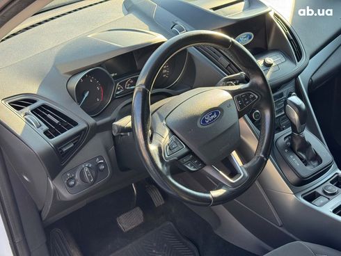 Ford Kuga 2017 белый - фото 17