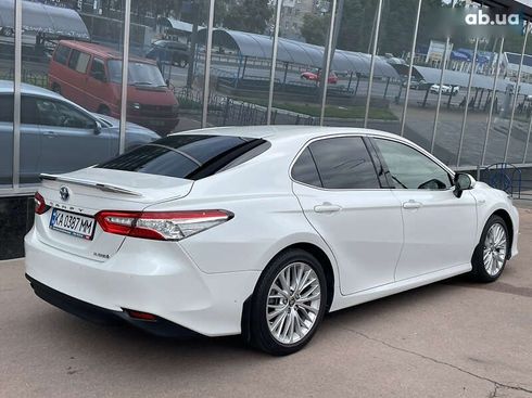 Toyota Camry 2020 - фото 3