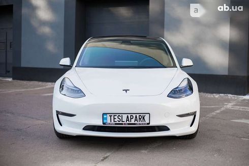 Tesla Model 3 2022 - фото 2