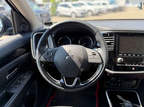 Mitsubishi Outlander 2020 - фото 25