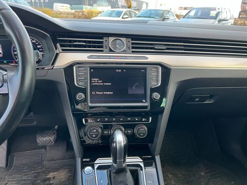 Volkswagen Passat 2016 белый - фото 27