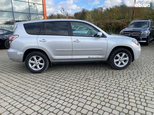Toyota RAV4 2012 - фото 8