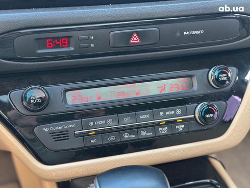 Kia Carnival 2017 белый - фото 25