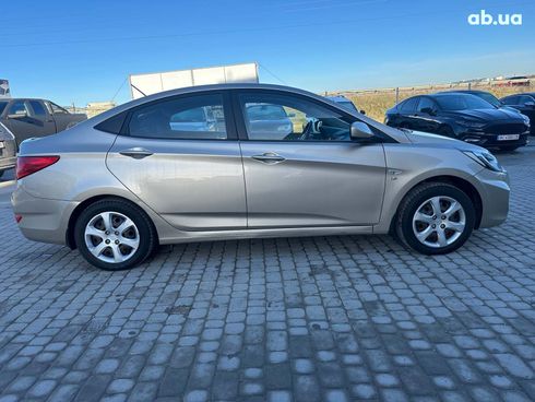 Hyundai Accent 2012 бежевый - фото 7