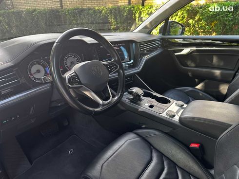 Volkswagen Touareg 2021 серый - фото 12