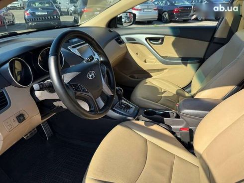 Hyundai Elantra 2012 - фото 19