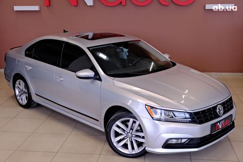 Volkswagen Passat 2017 серебристый - фото 4