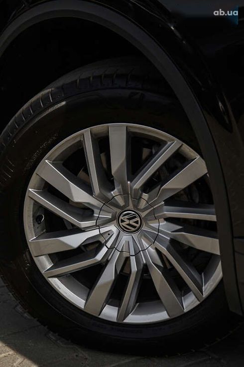 Volkswagen Touareg 2018 - фото 17