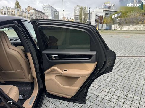 Porsche Cayenne 2021 - фото 29