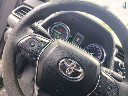 Toyota Camry 2019 - фото 18