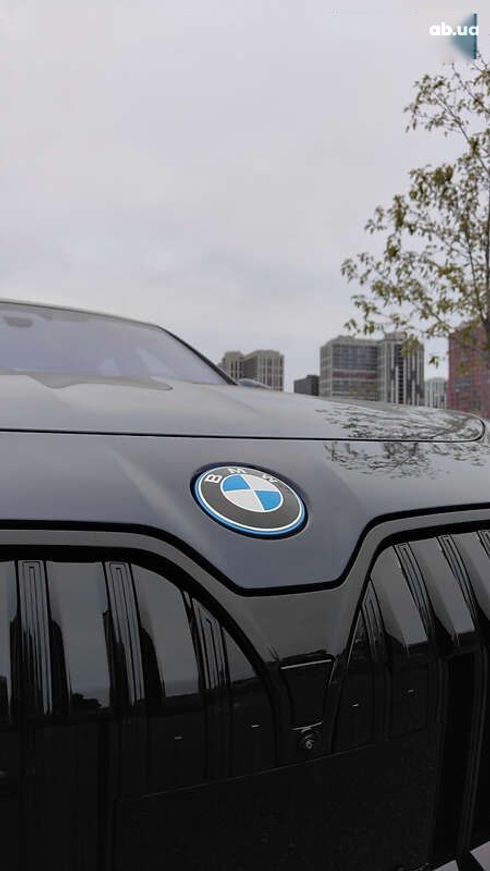 BMW i7 2023 - фото 15