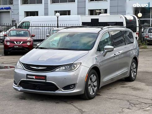 Chrysler Pacifica 2017 - фото 6