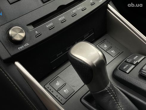 Lexus IS 2016 белый - фото 27
