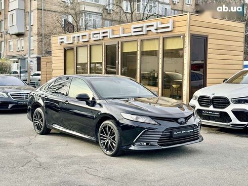 Toyota Camry 2023 - фото 3