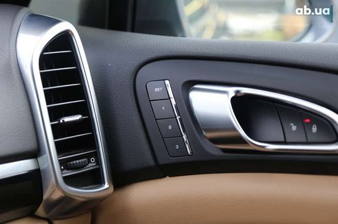 Porsche Cayenne 2017 - фото 25
