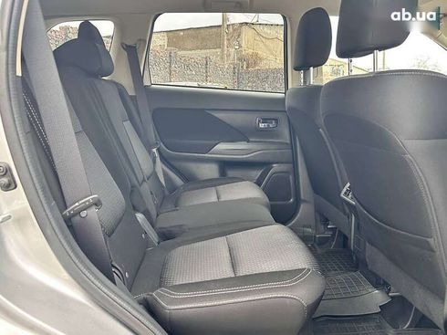 Mitsubishi Outlander 2018 - фото 27