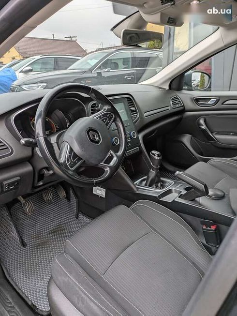 Renault Megane 2017 - фото 11