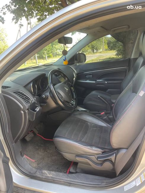 Mitsubishi Outlander 2018 серый - фото 15