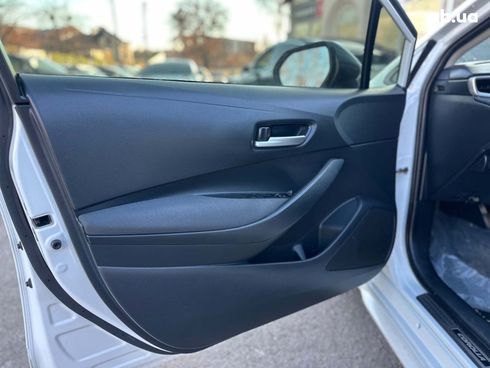 Toyota Corolla 2021 белый - фото 16