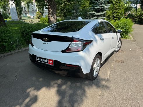 Chevrolet Volt 2017 белый - фото 5