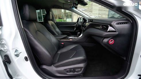 Toyota Camry 2019 - фото 6