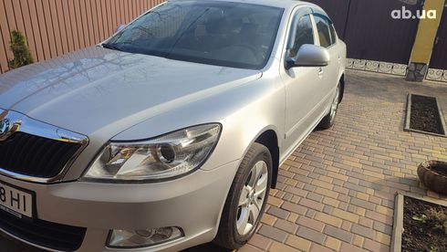 Skoda Octavia 2012 серебристый - фото 2