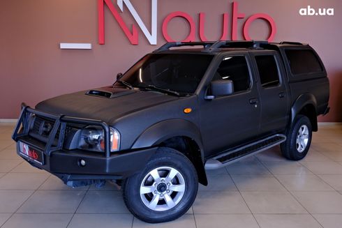 Nissan NP300 2013 черный - фото 2